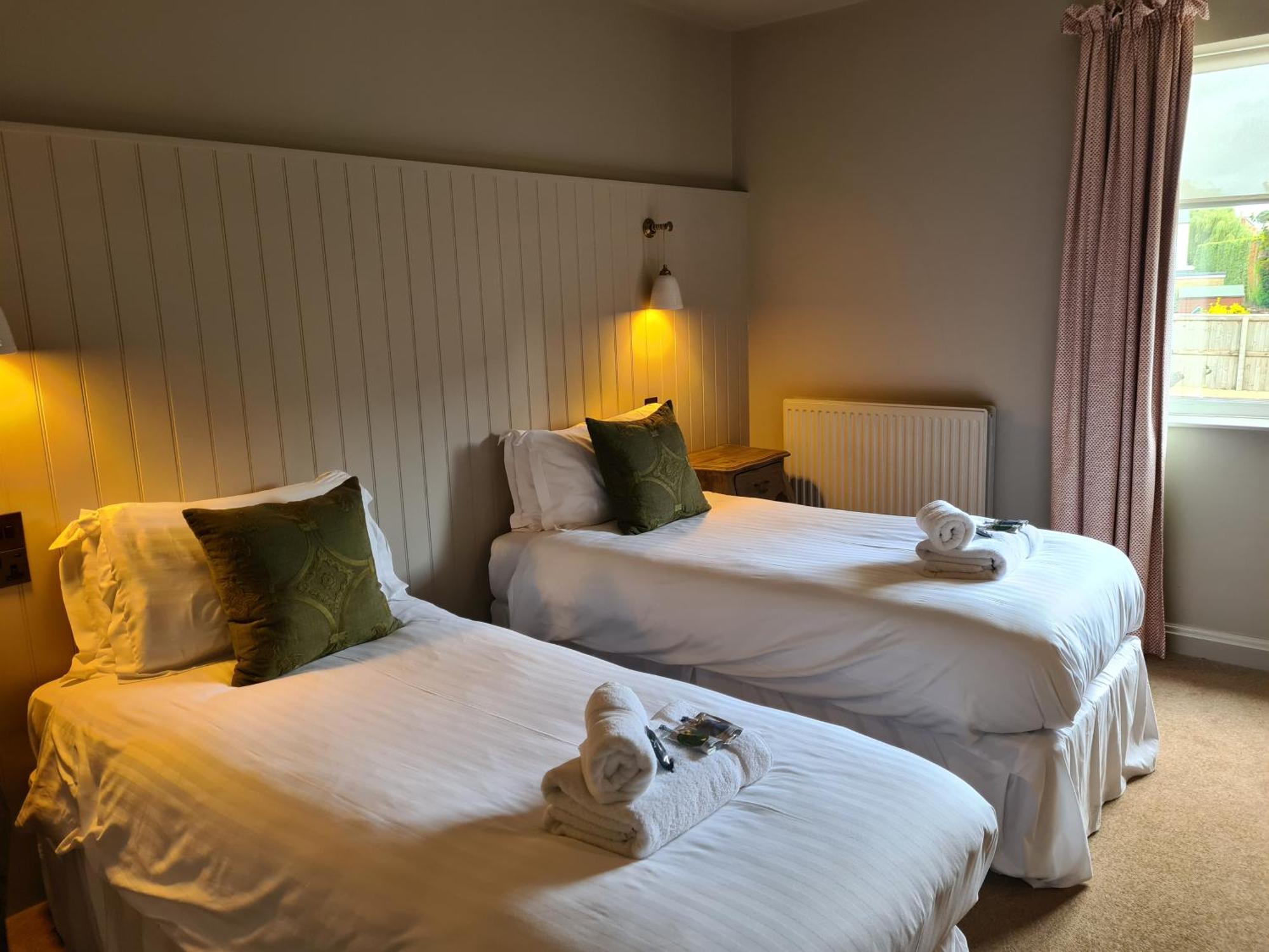 Priory Inn Tetbury Esterno foto