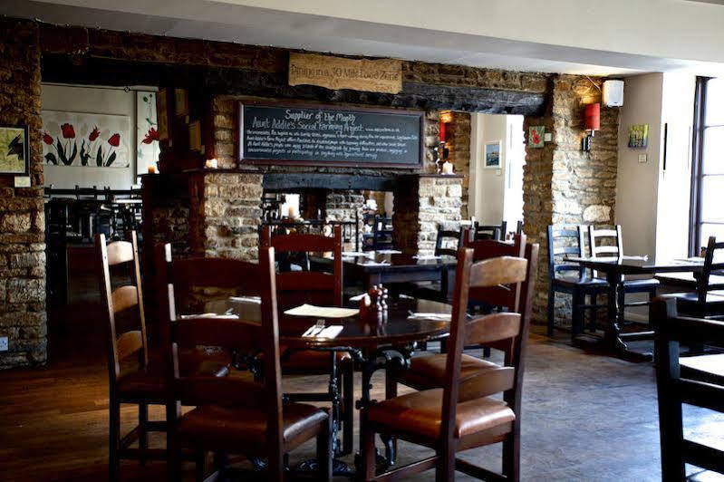 Priory Inn Tetbury Esterno foto