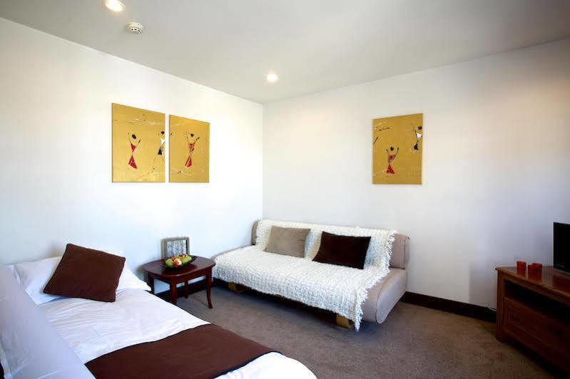Priory Inn Tetbury Esterno foto